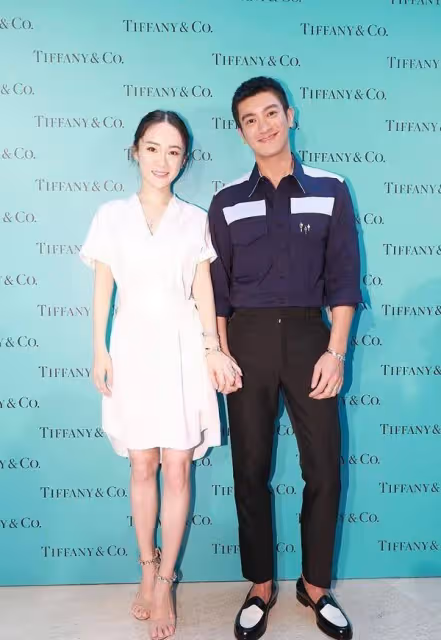 30歲譚松韻不裝少女也很美,一襲白色襯衫裙清新養眼,簡單美超贊_長度_款式_身材
