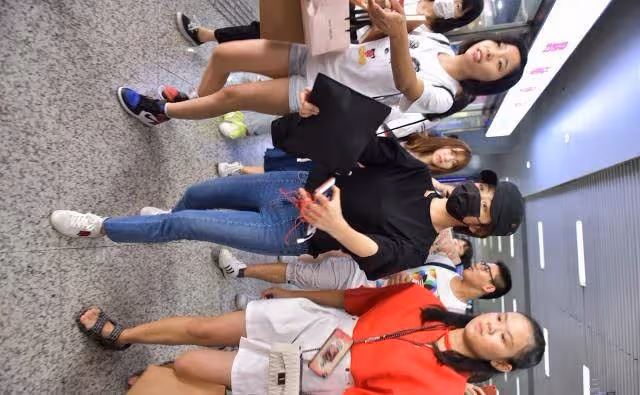 譚松韻在街上被認出，被觀眾大喊「李尖尖」，譚松韻的反應很搞笑_劇中_賀子_電視劇