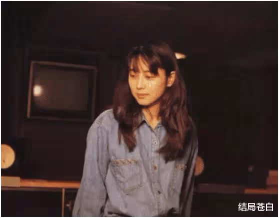 她是「顏值最高」的女歌手, 一首歌火了27年, 如今歌曲已被寫入教科書!