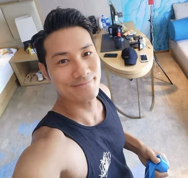 突發!香港知名男星遭陌生男子連砍三刀,送醫緊急手術縫合過百針