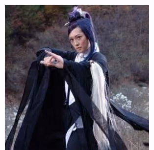 她從保姆逆襲成大明星!卻慘被男友騙4億 賣車賣房還債「52歲現狀曝光 」成大贏家