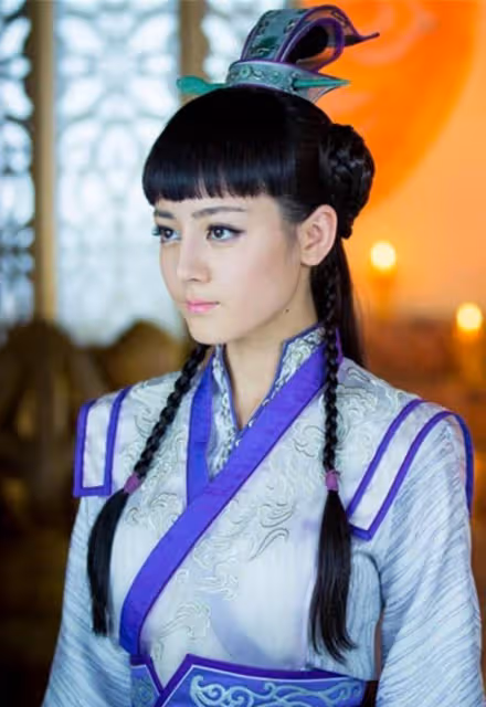 熱巴重回顏值巔峰，剪新劉海變身人間芭比，真是換劉海如換臉嗎？