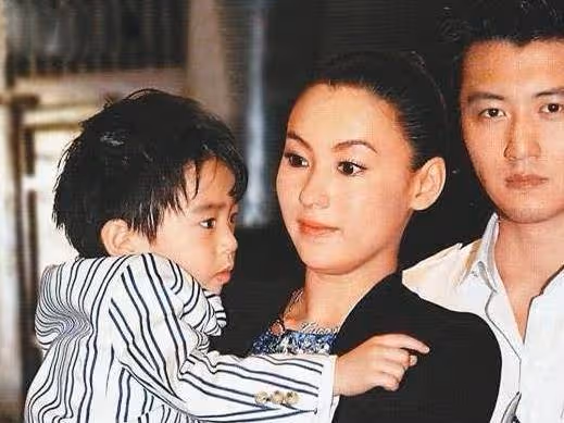 有種基因叫「小林青霞」，仨兒子都是遺傳了媽媽的高顏值