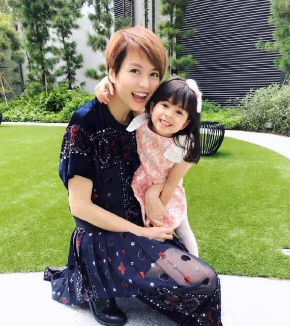 有種「顏值」叫梁詠琪女兒，才5歲混血基因就強大，比媽媽還驚艷