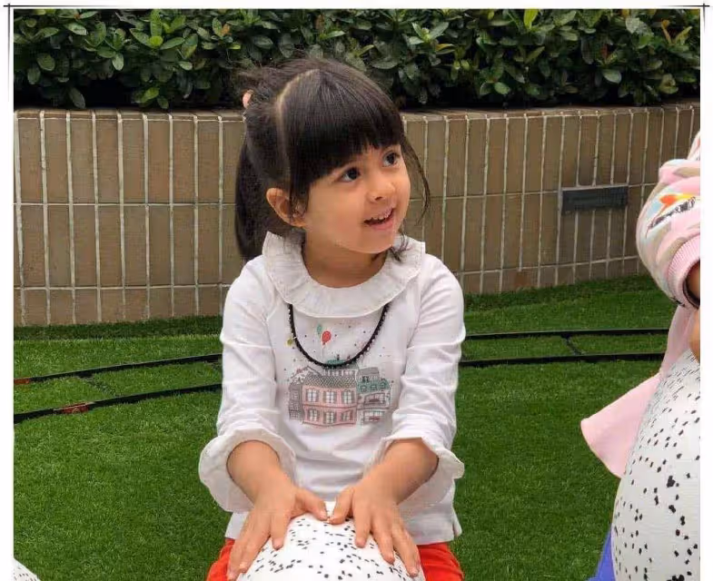 有種「顏值」叫梁詠琪女兒，才5歲混血基因就強大，比媽媽還驚艷