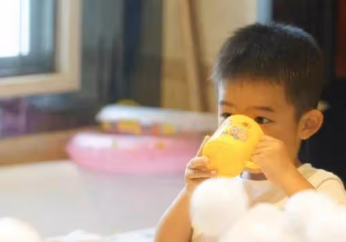有種「顏值」叫梁詠琪女兒，才5歲混血基因就強大，比媽媽還驚艷