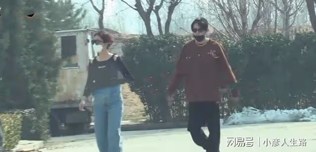 王鶴棣跟女孩約會，對方正臉曝光，疑是網傳相戀六年的大學女友