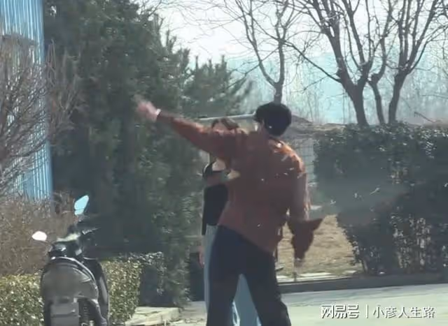 王鶴棣跟女孩約會，對方正臉曝光，疑是網傳相戀六年的大學女友