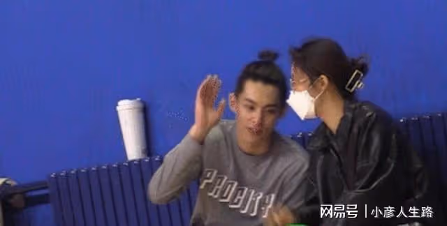 王鶴棣跟女孩約會，對方正臉曝光，疑是網傳相戀六年的大學女友