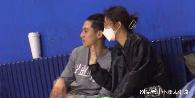 王鶴棣跟女孩約會，對方正臉曝光，疑是網傳相戀六年的大學女友