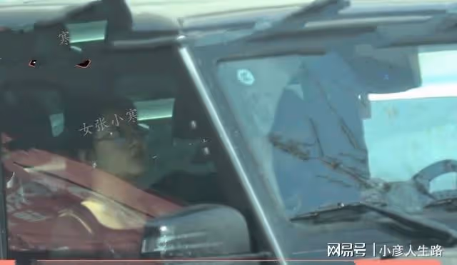王鶴棣跟女孩約會，對方正臉曝光，疑是網傳相戀六年的大學女友