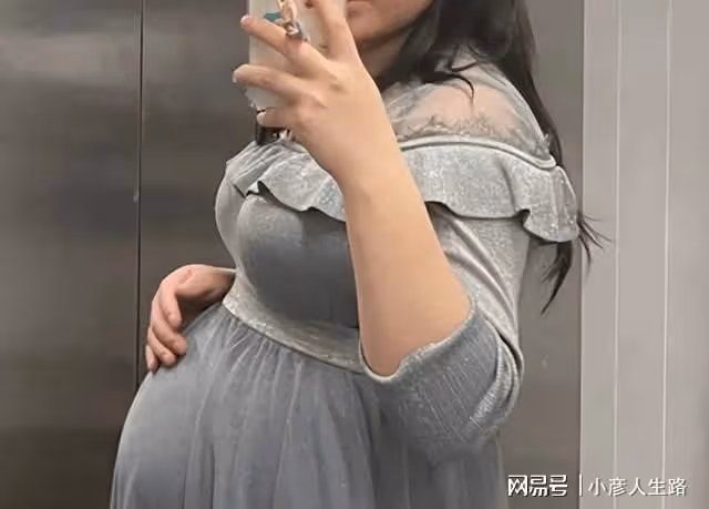 網紅周周曬混血寶寶，皮膚白凈非常可愛，稱讚奈及利亞醫療條件好