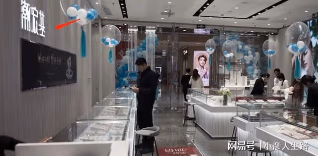 論植入，誰有《罰罪》這麼肆無忌憚？遍地廣告卻沒人反感