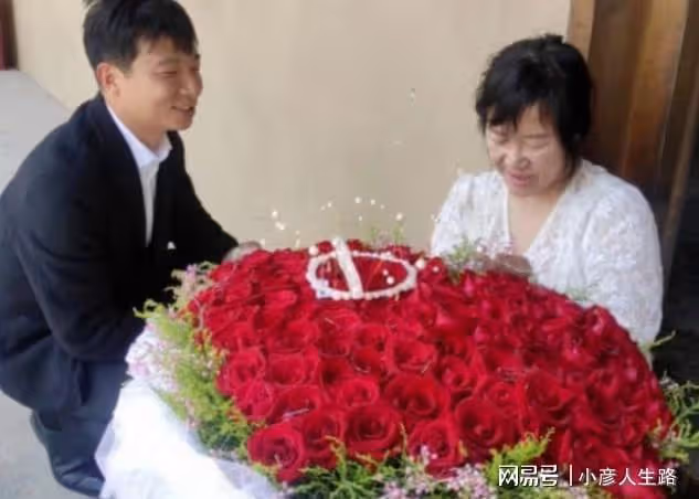 楊櫧策稱跟余秀華是「命中注定」，指責對方偷人偷心，網友：丟人