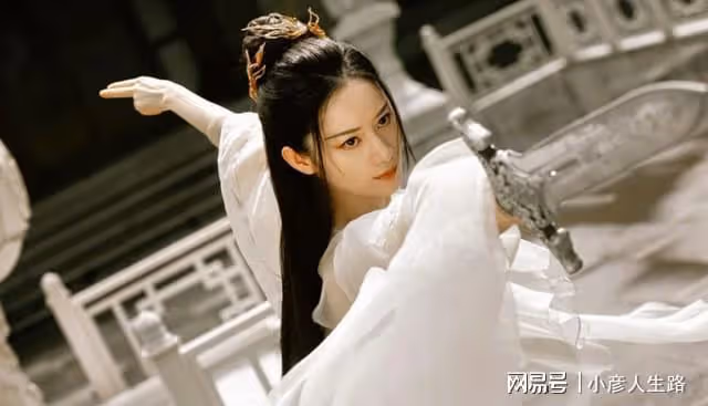 兩年前演瘋批,如今憑甜妹楊玲出圈,《冰雨火》郭曉婷好會選!
