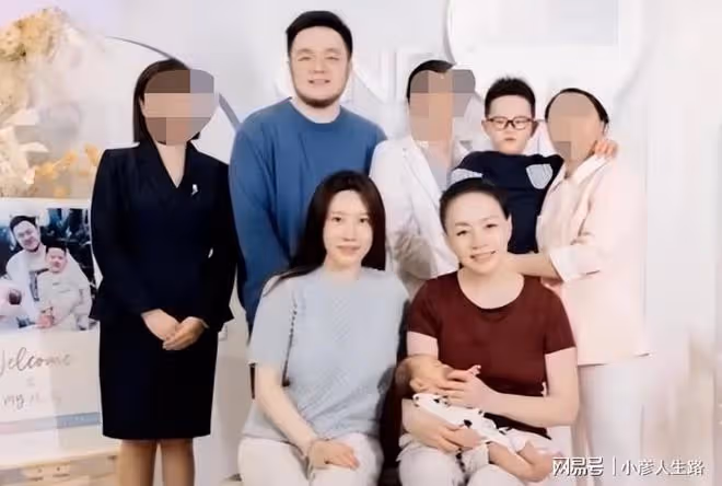 宋丹丹兒媳背15萬元包出遊,正處哺乳期臉色憔悴,夫妻倆打情罵俏