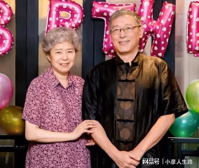 胡歌新身份曝光,分享母親抗癌29年經歷,他的婚姻是母親的心病
