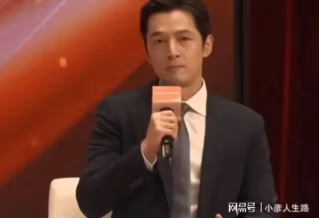 胡歌新身份曝光,分享母親抗癌29年經歷,他的婚姻是母親的心病
