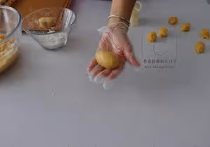 今年中秋就好這一口🥮【椒鹽花生酥皮月餅】