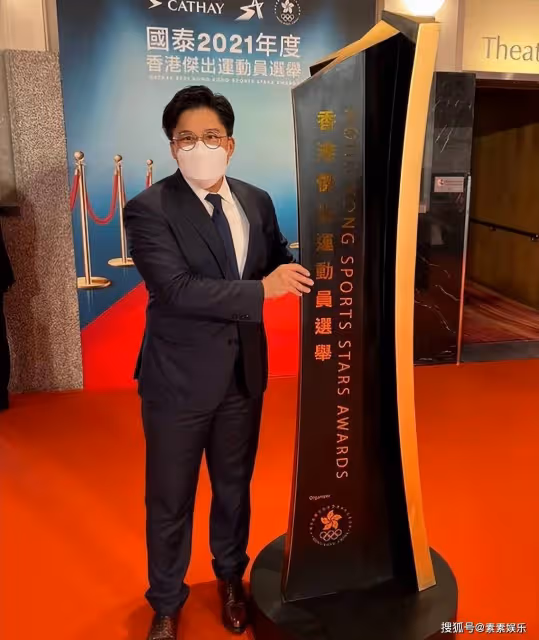 郭晶晶再獲好評，霍啟剛事業進入正軌，感謝老婆做堅實的後盾
