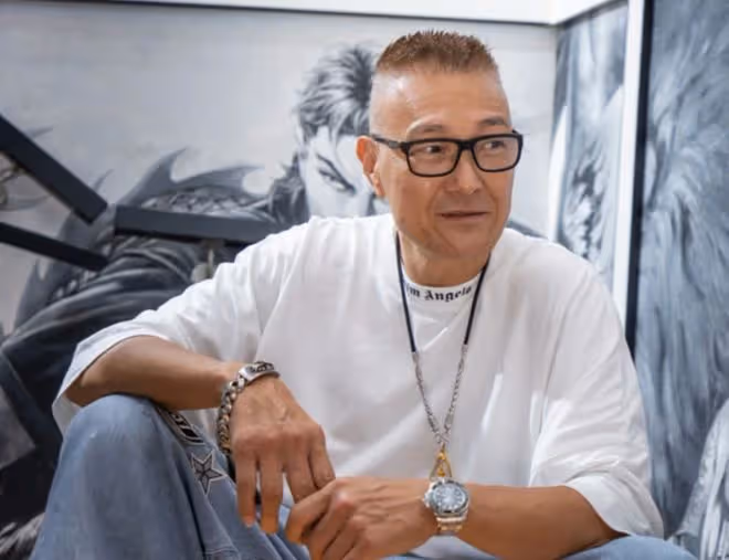 洪金寶與成龍前保鏢聚會!被尊稱「大哥大」,63歲盧惠光頭髮花白