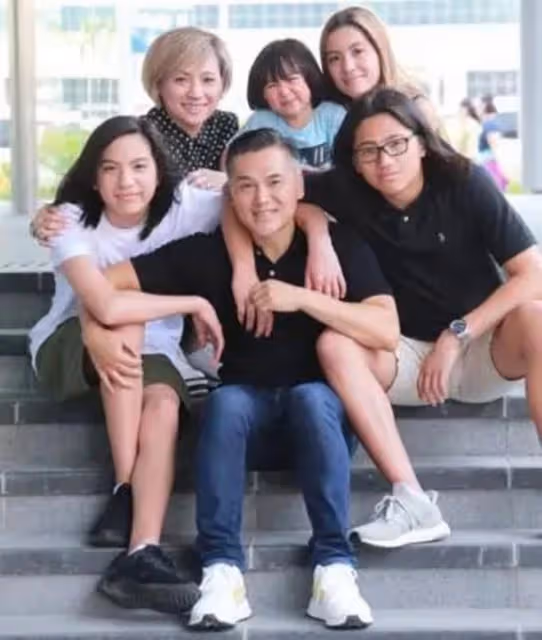 淳于珊珊罕曬父女合影!24歲女兒國外長大,長相甜美曾參加選秀