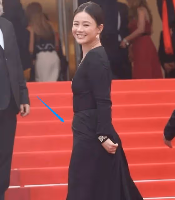 女星「藏起來」的現場圖:膚色暗沉、虎背熊腰