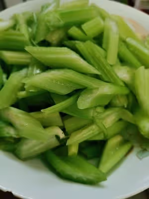 最簡單的降壓祛脂菜  素炒芹菜