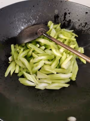 最簡單的降壓祛脂菜  素炒芹菜