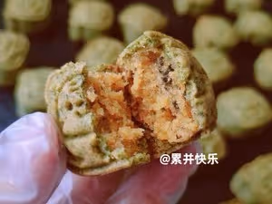 原創丨迷你萌虎小月餅丨海苔肉鬆金沙蛋黃月餅配方分享
