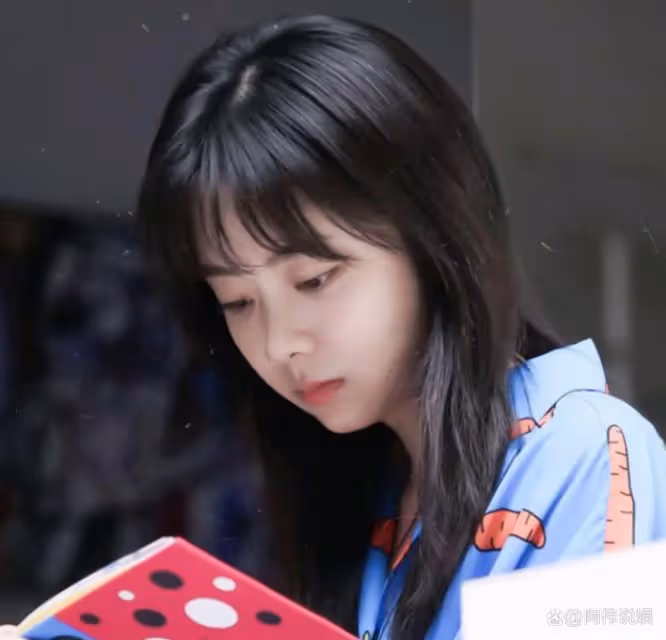 「灰姑娘」譚松韻的成名史，背後的故事讓人心疼，網友：心疼她