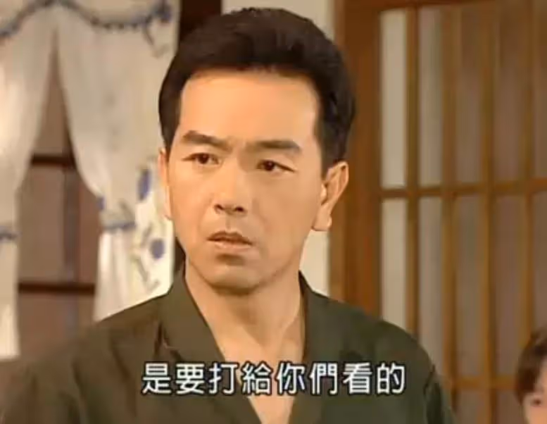 出道37年的張晨光0緋聞，50歲妻子容顏不老，戲外生活幸福美滿.