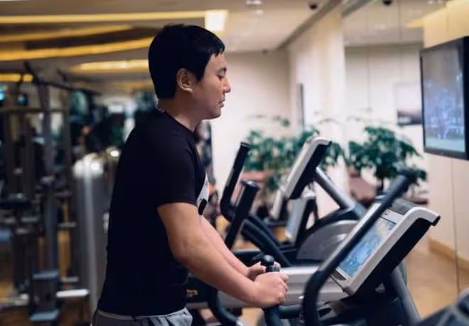 45歲以上男明星近況：有人從校草變大爺，有人臉部僵硬如石頭