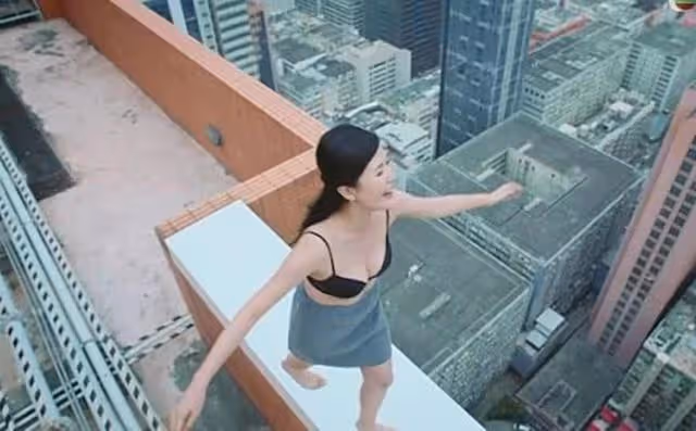 被指靠脫衣上位!TVB小花曾掙扎過性感演出,傷心被身邊人誤解