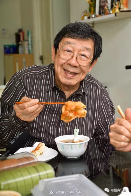 胡楓提契女憶蓮!90歲再登紅館好記性唔使字幕機