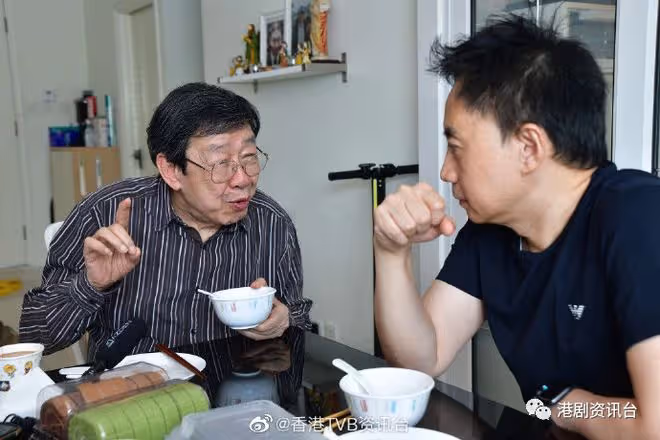 胡楓提契女憶蓮!90歲再登紅館好記性唔使字幕機