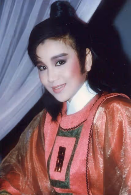 小生扮相帥翻!歌仔戲天王雨天摔倒「驚傳受傷手術5小時」病況曝光 65歲「半隱退生活曝」遺憾女兒不認媽