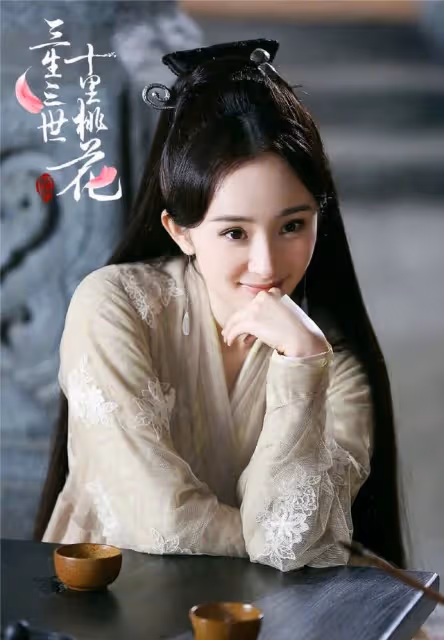 完美逆襲!14年前「給劉亦菲撐傘」顏值出眾,今成收視女王擁身家45億,離婚後更是活成少女