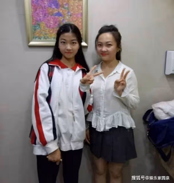 還記得唱《北京歡迎你》的紅衣小女孩嗎？時隔12年，今美到認不出