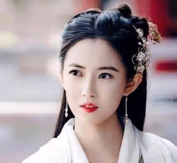 以為陳鈺琪長得夠美了,看到她助理後,你才知道什麼叫美