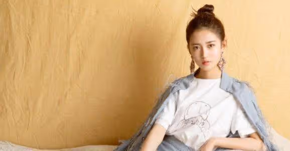 以為陳鈺琪長得夠美了,看到她助理後,你才知道什麼叫美