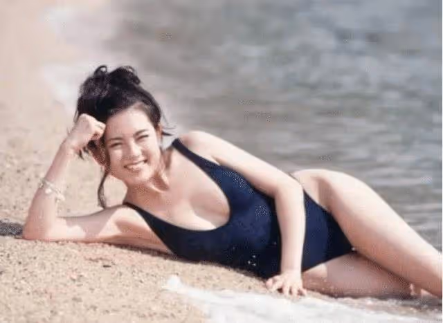 曾被稱「香港玉女」,清純外形迷倒眾人,今53歲成這樣