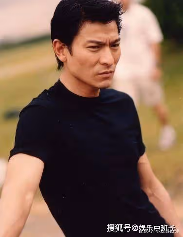 劉德華默默做慈善27年，身家資產上億元的他，為何不幫貧民窟姐姐