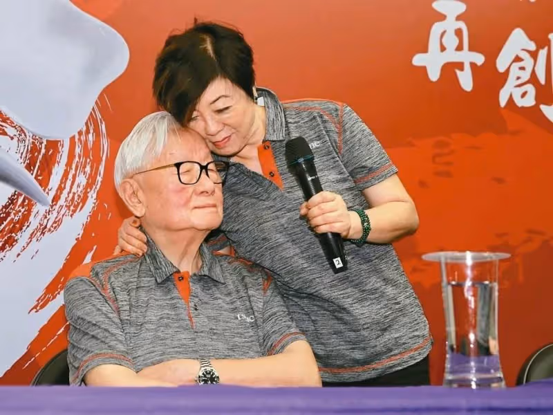 張忠謀喜迎91大壽，退休3年近況曝光，把全部時間都留給太太，70年來每月堅持念兩本英文書，自律惹贊