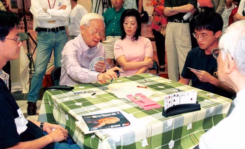 張忠謀喜迎91大壽，退休3年近況曝光，把全部時間都留給太太，70年來每月堅持念兩本英文書，自律惹贊