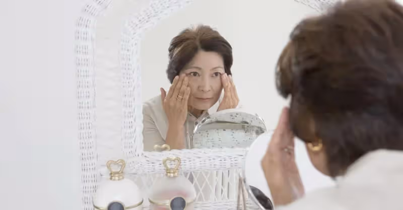 60歲婆婆請男保姆養老，首月花銷近一萬，兒媳憤怒：給我們留點錢