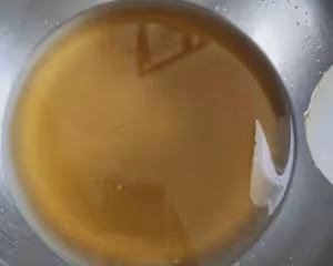 簡單的月餅（不用轉化糖漿，不用梘水，不塌腰，不泄腳）