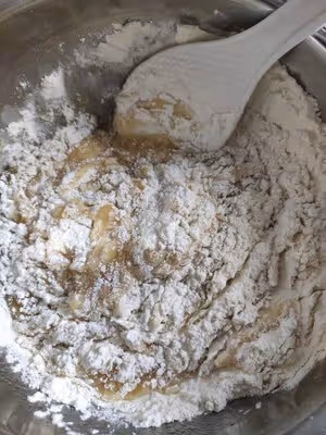 簡單的月餅（不用轉化糖漿，不用梘水，不塌腰，不泄腳）