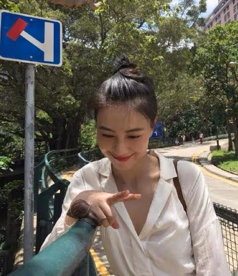 高圓圓不懼被吐槽長胖，變身吃貨分享美食，滿臉自信顏值依舊能打
