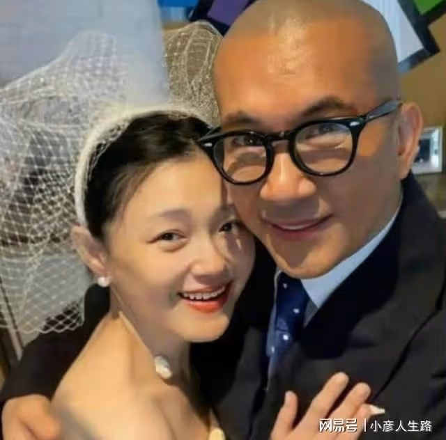 具俊曄將在新加坡跨年,恐難和大S過節,常和美女合影夜生活豐富